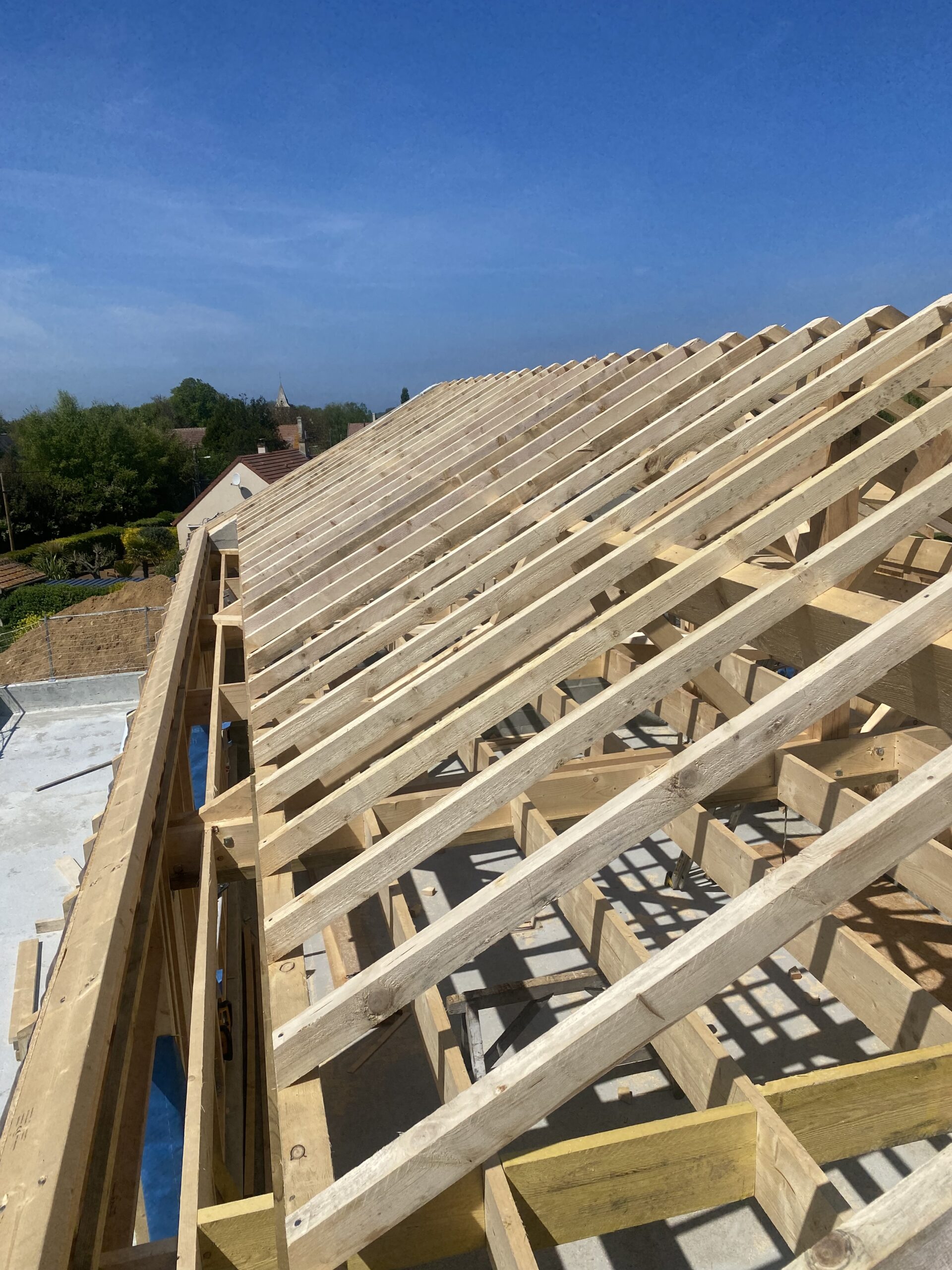 Charpente de la toiture en cours - Lefrançois Construction
